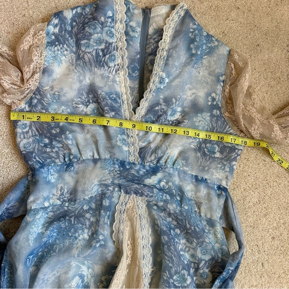 70s Vintage Gunne Sax Blue Floral Lace Boho Renaissance Festival Dress - Picture 4 of 15